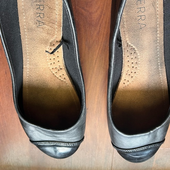 Worn Women’s Black Flats - Picture 2 of 4
